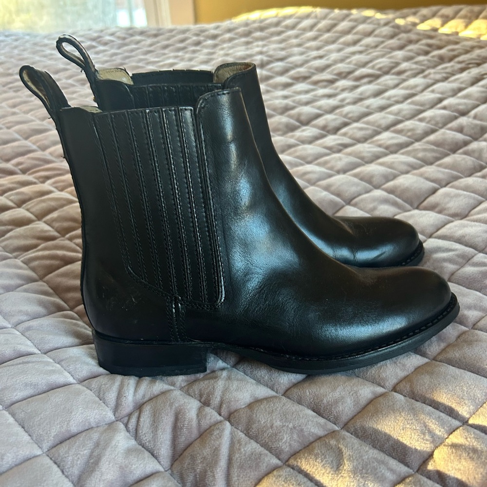 Frye Chelsea Boots, size 7, excellent preowned condition